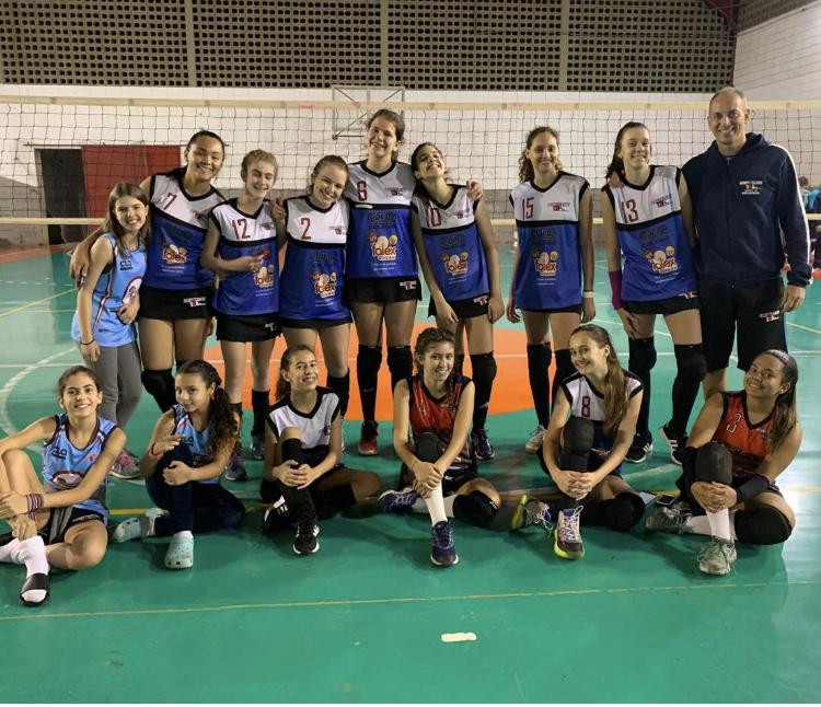 Equipe sub-15 feminina vence Jundiaí pela Copa Regional de Voleibol
