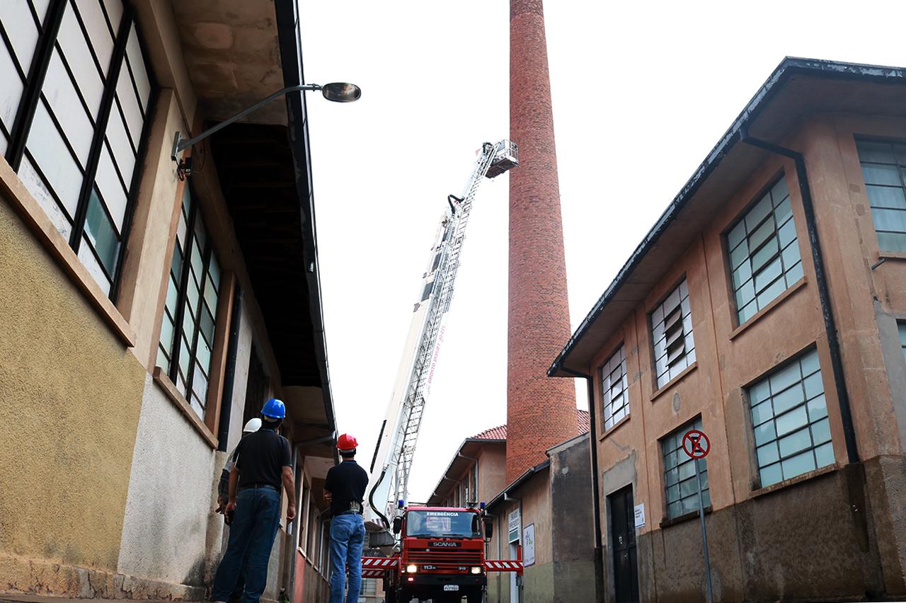 Prefeitura de Limeira realiza troca de pára-raios do Edifício Prada 