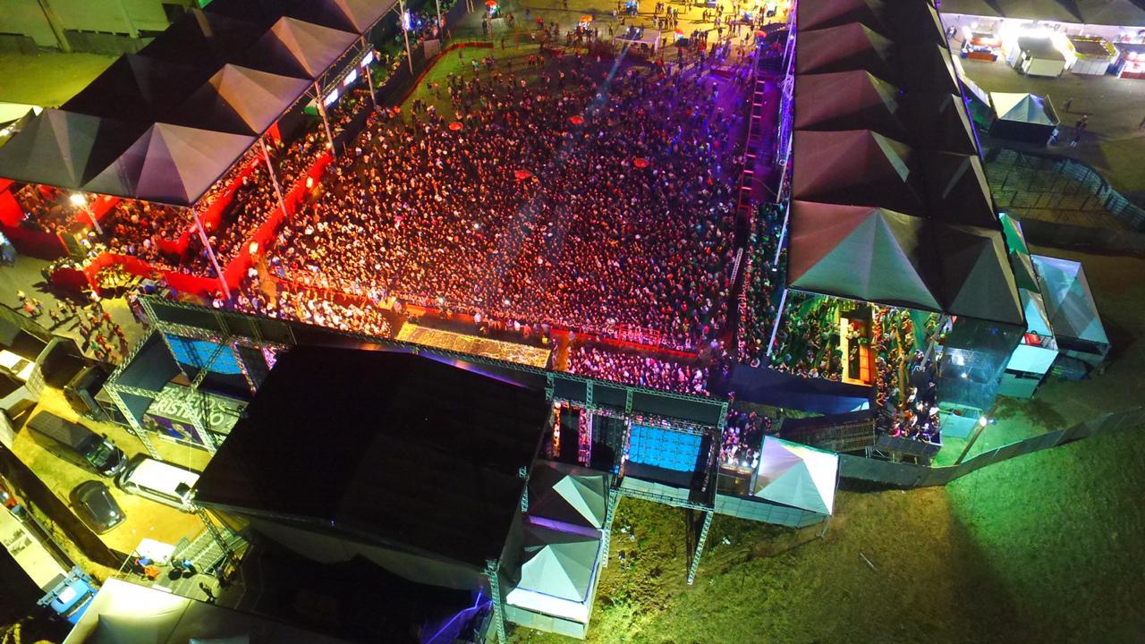Zé Neto e Cristiano levantam público na abertura do Rodeio 2019