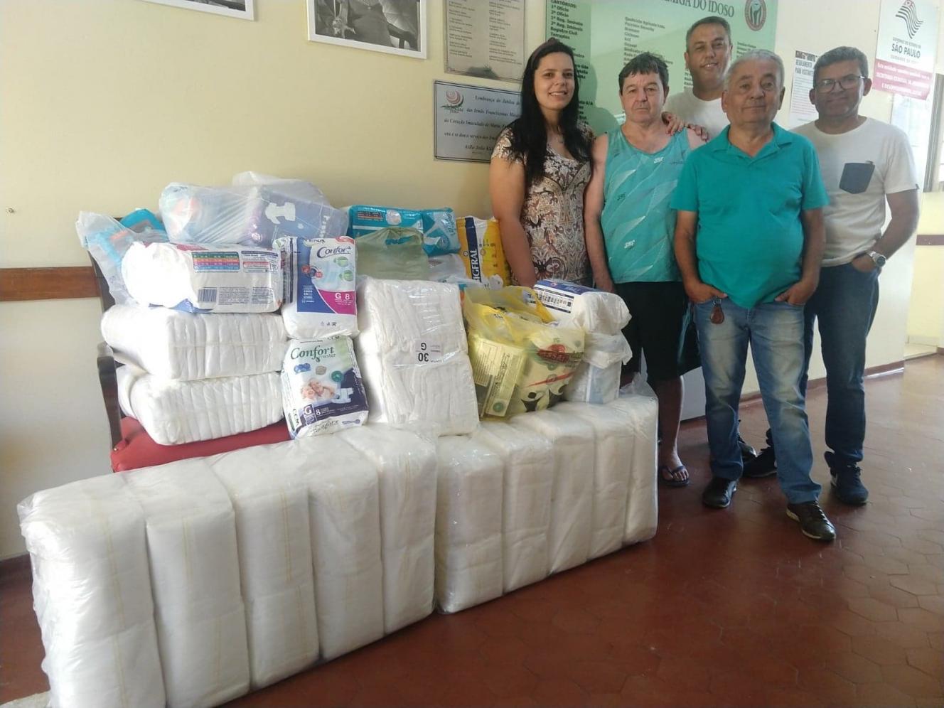 Sindicato da Alimentação entrega 634 fraldas ao Asilo João Kuhl Filho