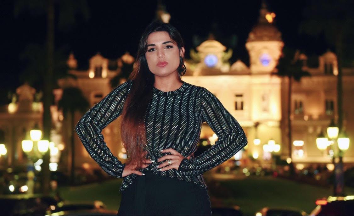 Digital Influencer Kelly Mendes grava Web Série no exterior