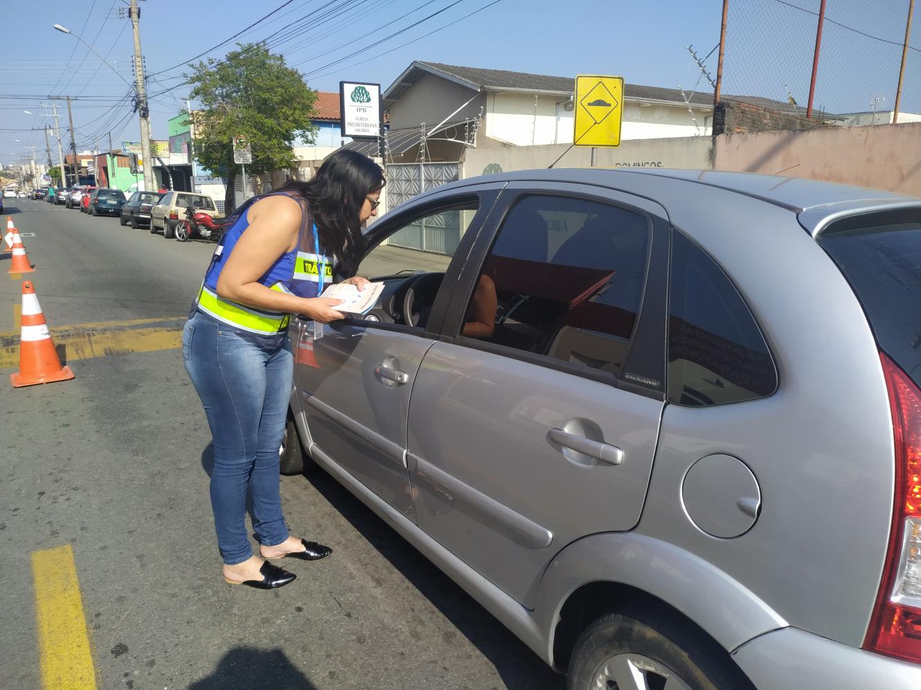 Motoristas são abordados em blitz educativa em Limeira