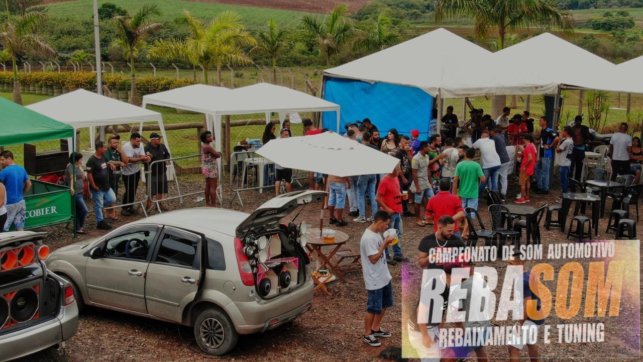 Campeonato de carros rebaixados é novidade no encontro de som