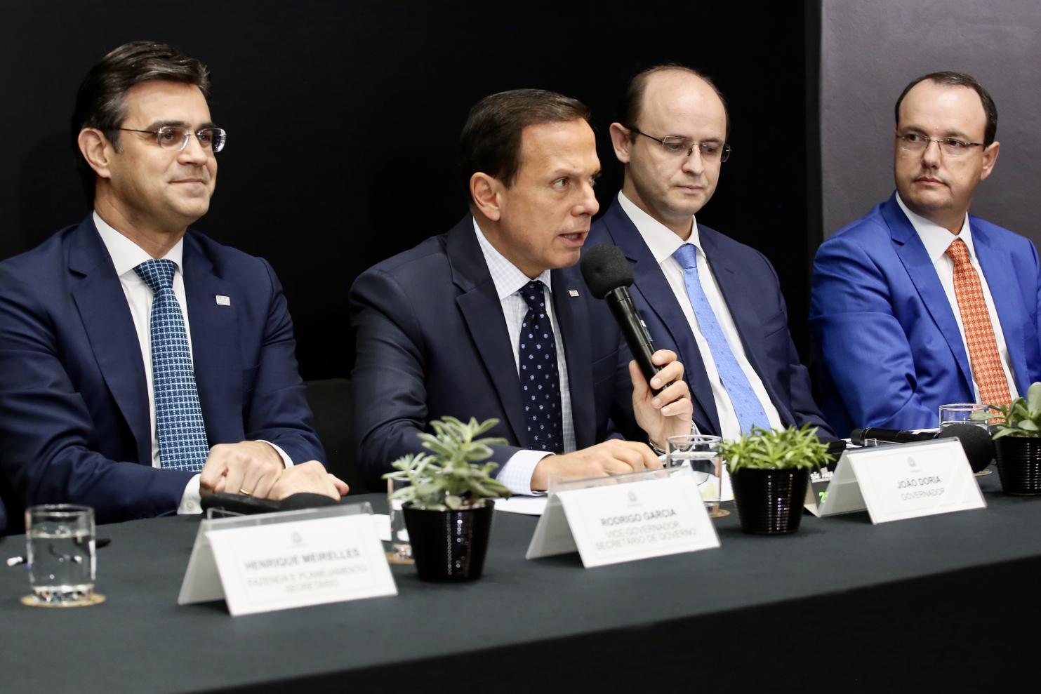 Governo de SP apresenta reestruturação de carreira de professor com salário inicial de R$ 4 mil