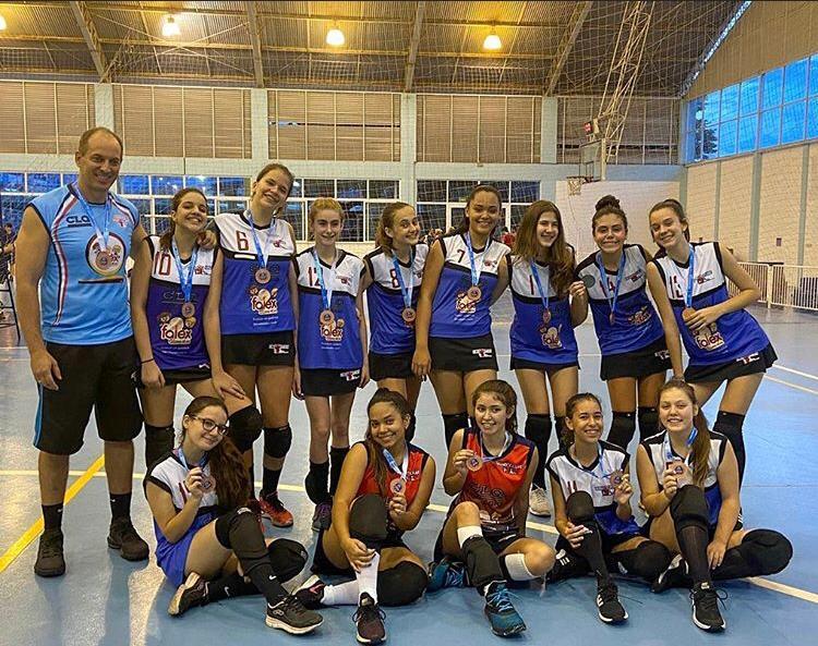 Equipe sub-15 feminina do Nosso Clube é bronze na Copa Regional de Voleibol