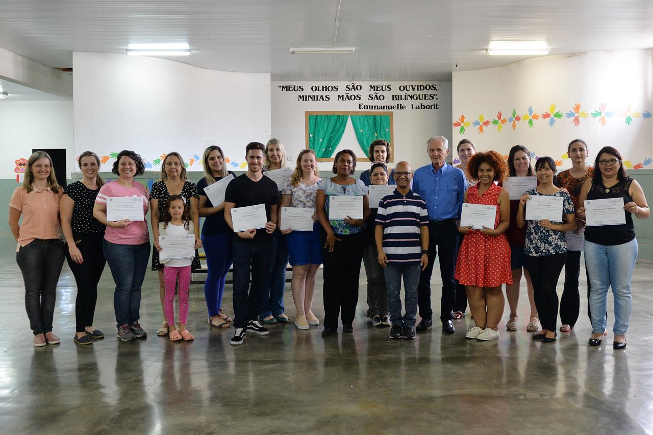 Servidores de Limeira são certificados em curso de Libras