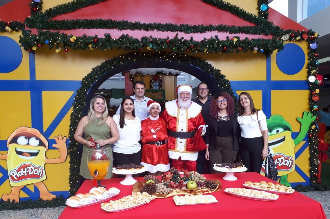 Manhã Solidária com Papai Noel no Shopping Rio Claro emociona as crianças participantes