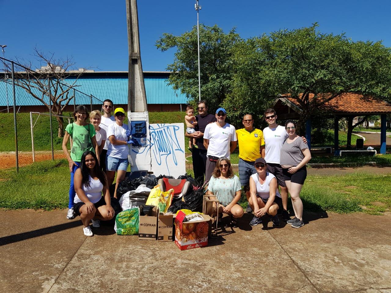 Voluntários do OSB-Limeira recolhem 45 quilos de lixo no Jd. Santo André em Limeira