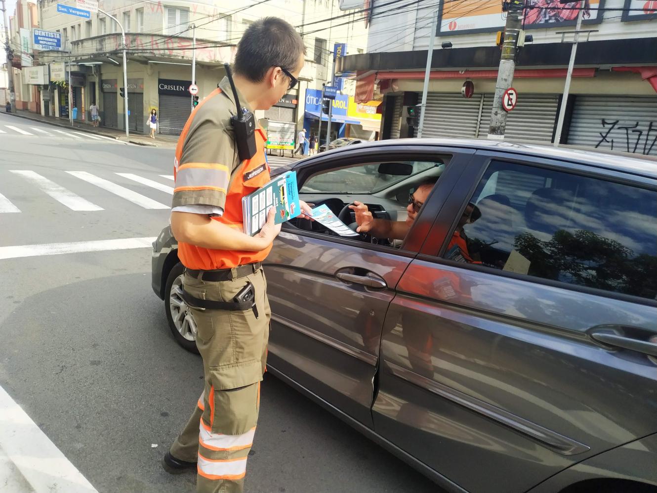 Motoristas de Limeira recebem dicas de trânsito para a volta às aulas