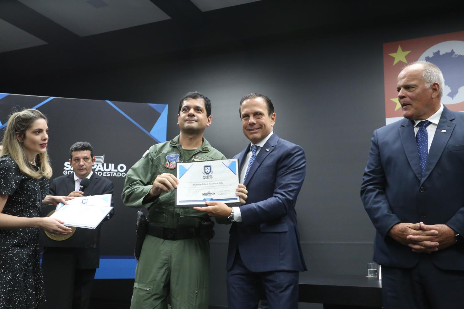 Governo de SP homenageia Policiais Nota 10 de janeiro