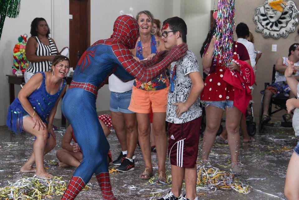 Carnaval Inclusivo reúne pessoas com deficiências em Limeira