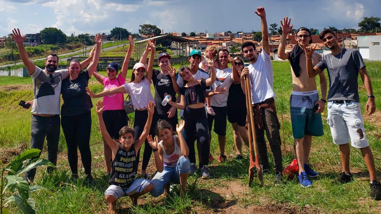 Prefeitura de Limeira e Projeto Reflorestar plantam 140 mudas no Jd. Lagoa Nova