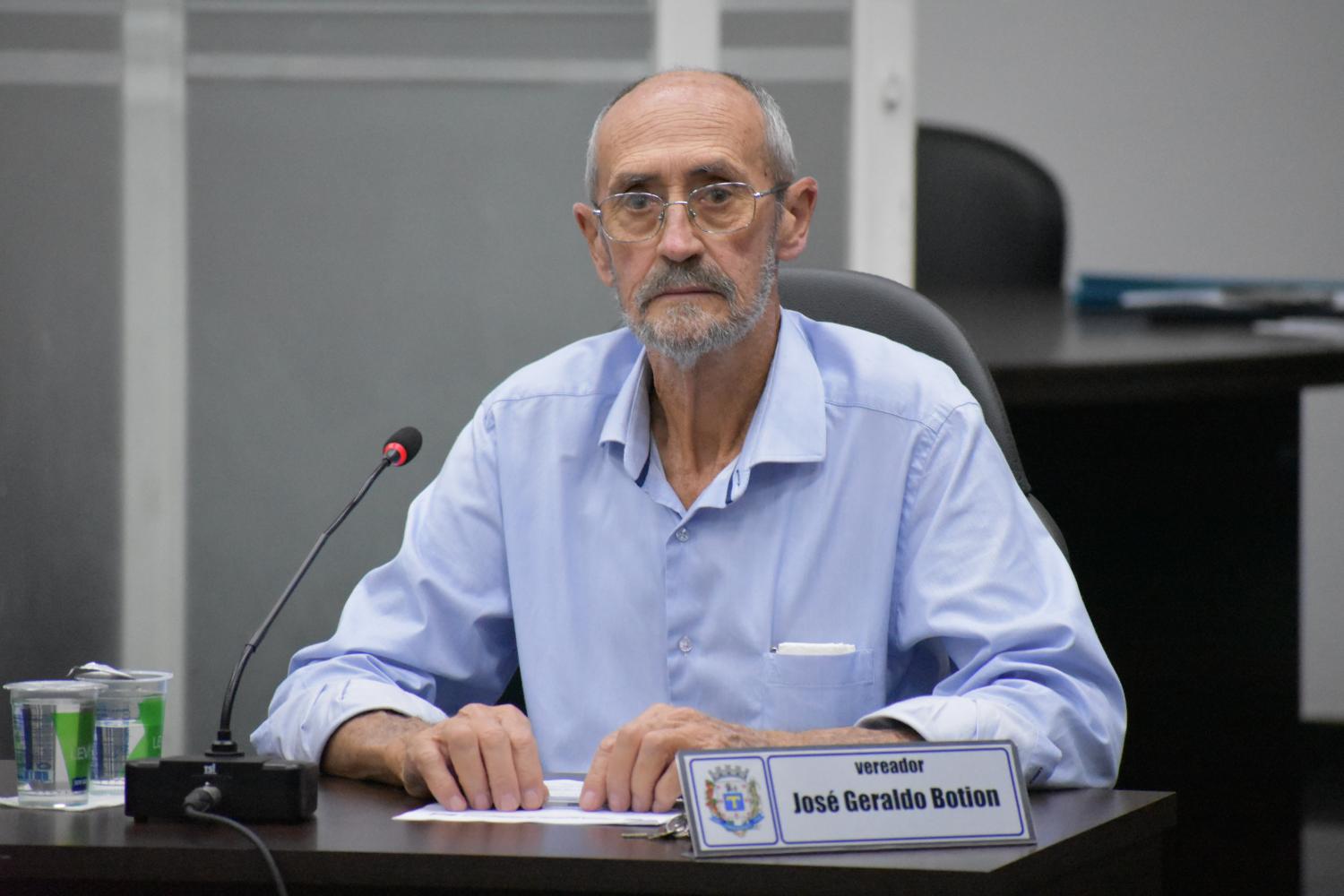 Vereador Botion faz requerimentos solicitando informações de cemitério e festa do Peão