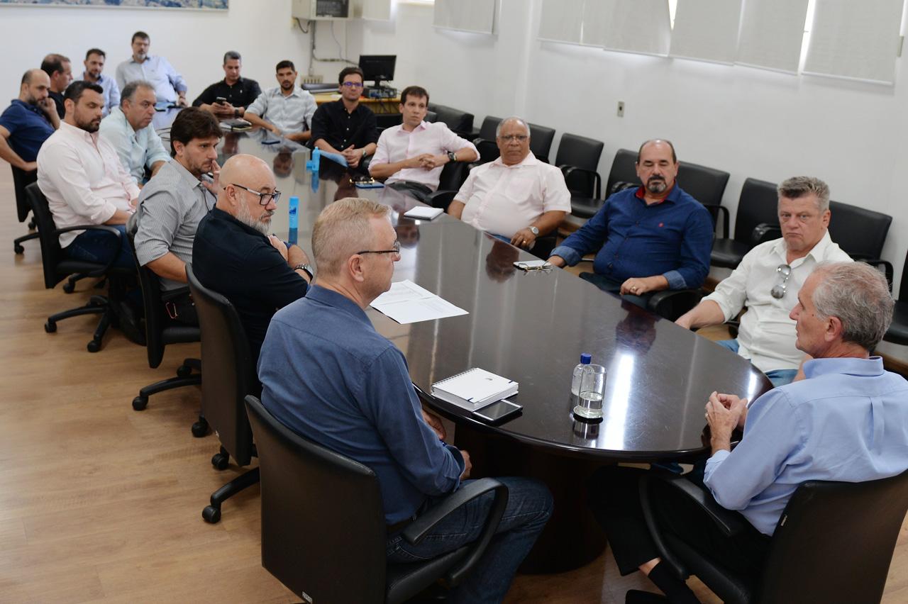 Setores da economia se reúnem com o prefeito de Limeira