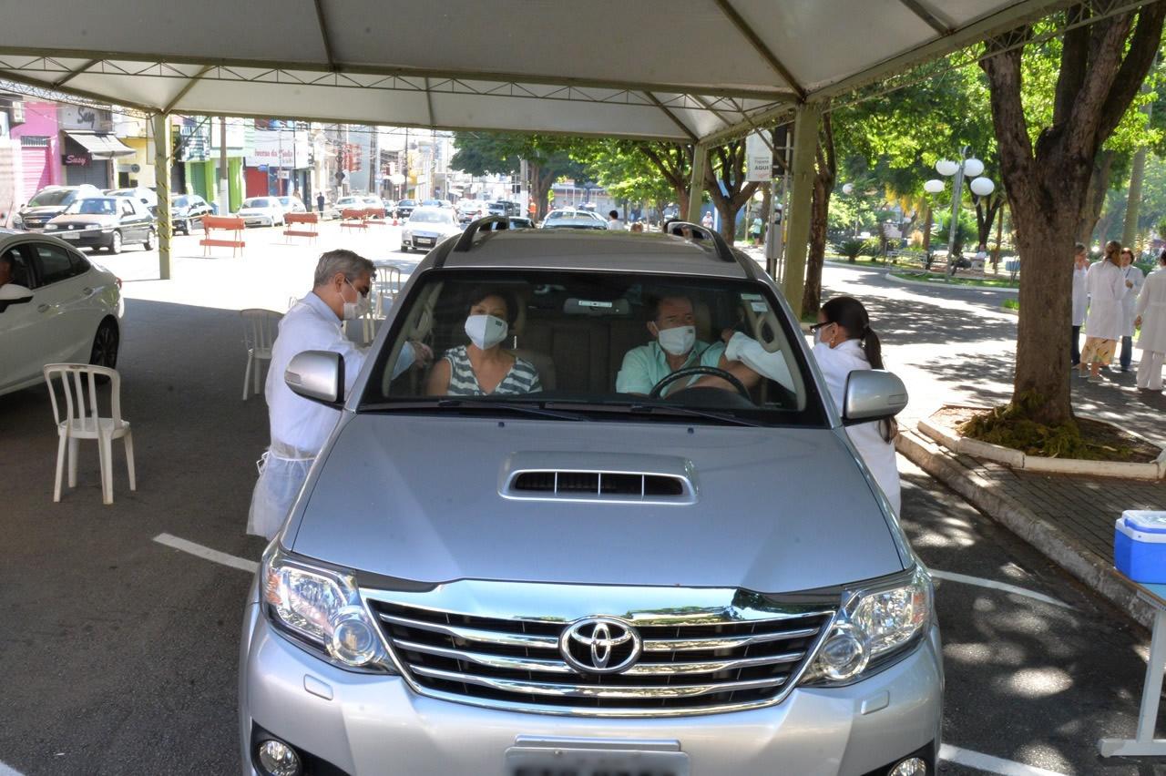 Limeira volta a vacinar contra gripe e antecipa inclusão das forças policiais