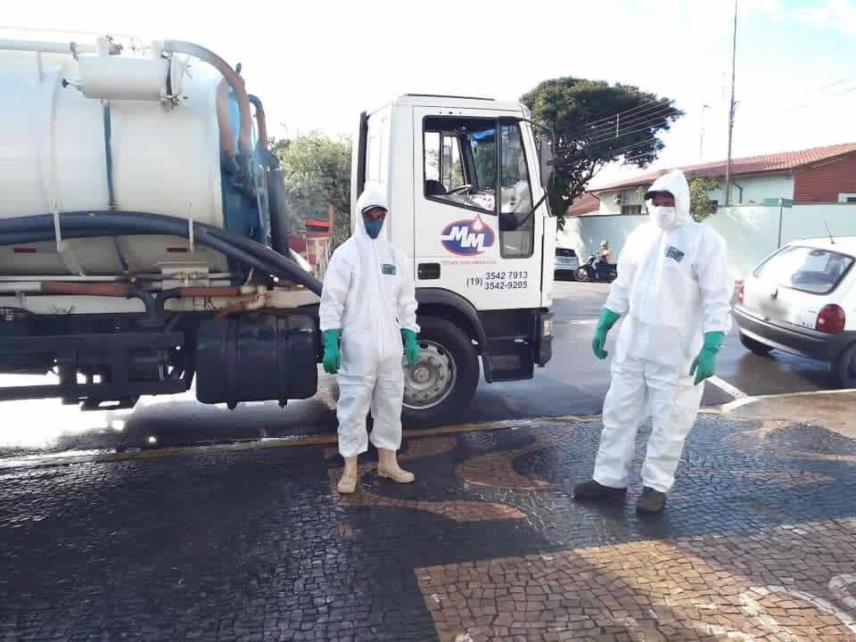 Higienização das ruas, praças e hospitais continua com ajuda dos servidores da limpeza