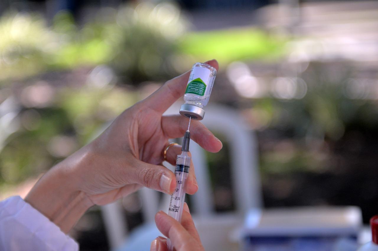 Campanha contra gripe segue na segunda-feira (13) em 8 pontos de vacinação em Limeira