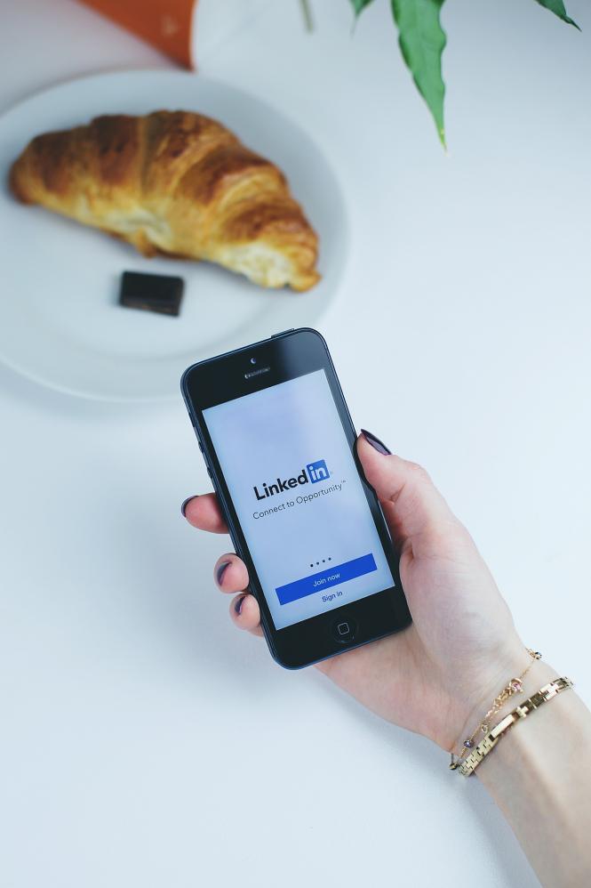 Entenda porque o Linkedin escolheu o Brasil para lançar seu modelo com Stories