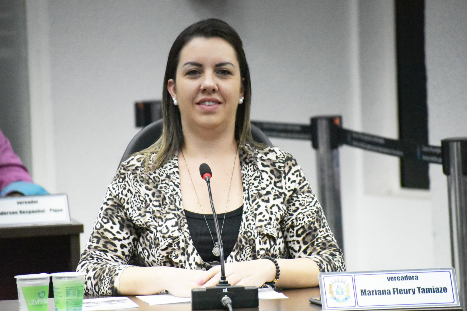Vereadora Mariana solicita informações sobre Saúde e Obras
