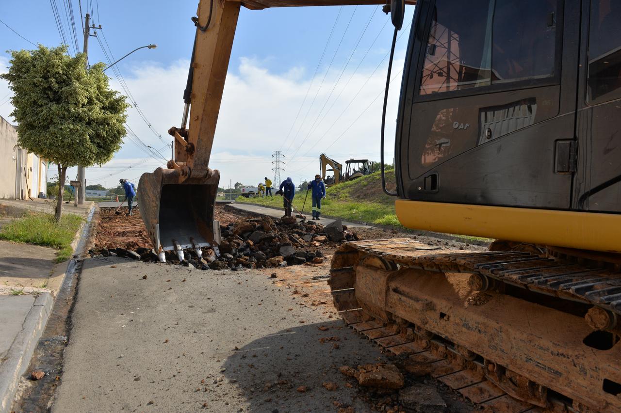 Asfalto do Jd. Alto dos Laranjais em Limeira começa a ser recuperado