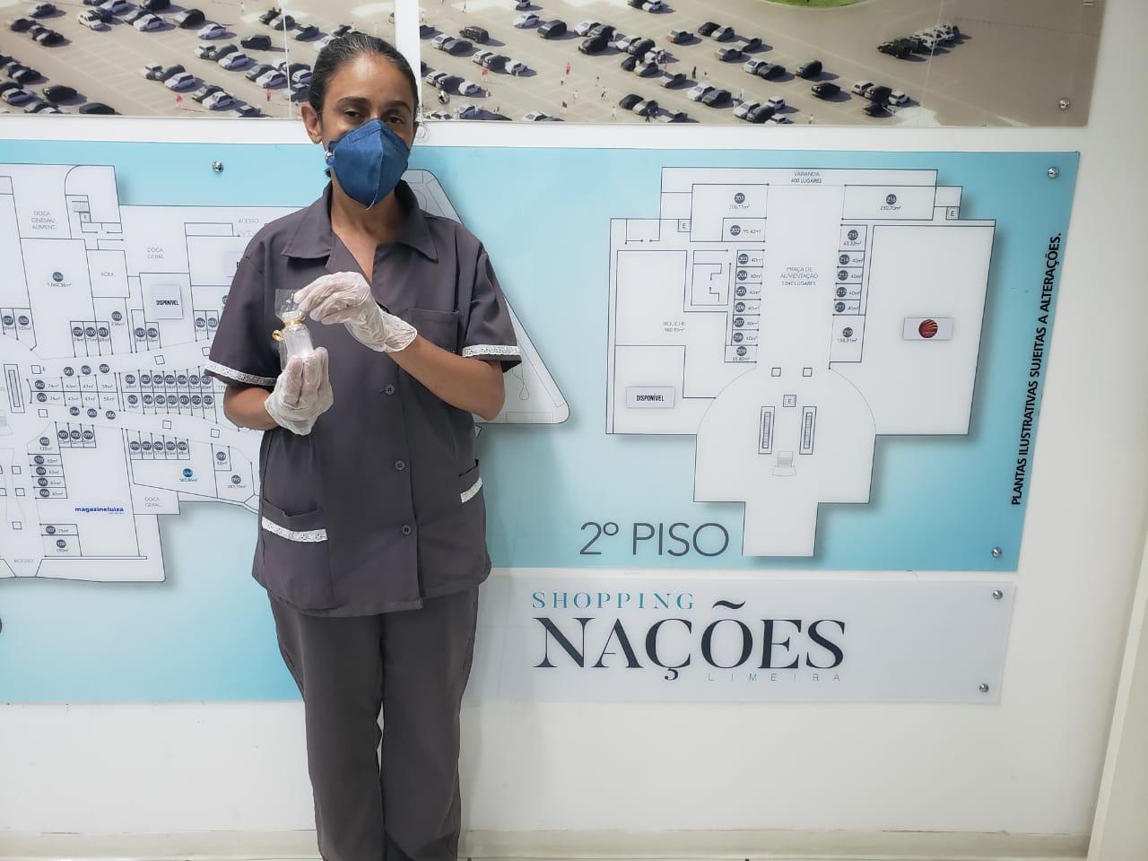 Shopping Nações Limeira entrega kits de higiene para funcionários que utilizam o transporte coletivo
