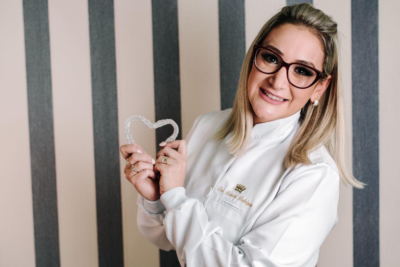 Dra.Roberta Rodrigues usa Inteligência Artificial para tratar os dentes tortos dos pacientes a distância