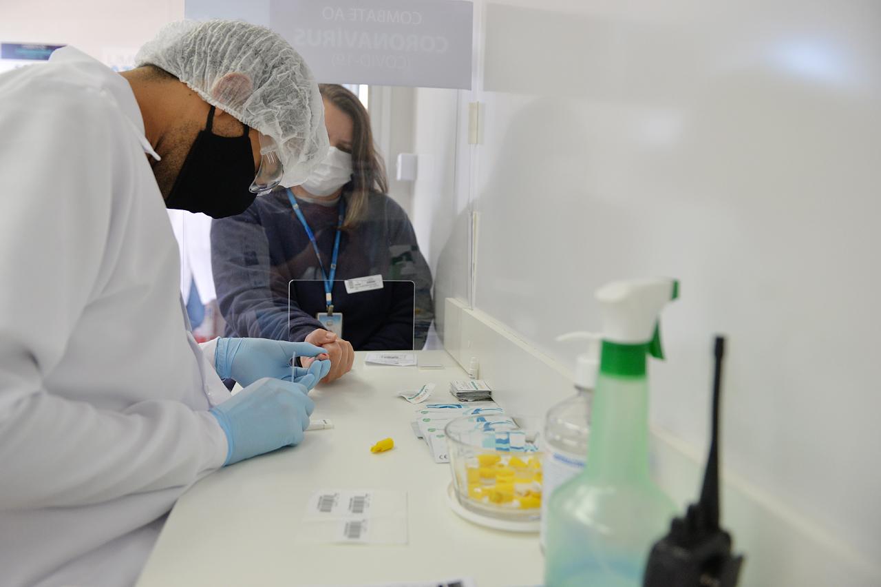 Carreta segue trabalho de testagem de profissionais de saúde e segurança em Limeira