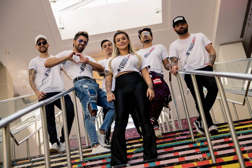 Cabeleireira Brasileira Thay Oliveira é destaque na Terra do Tio Sam