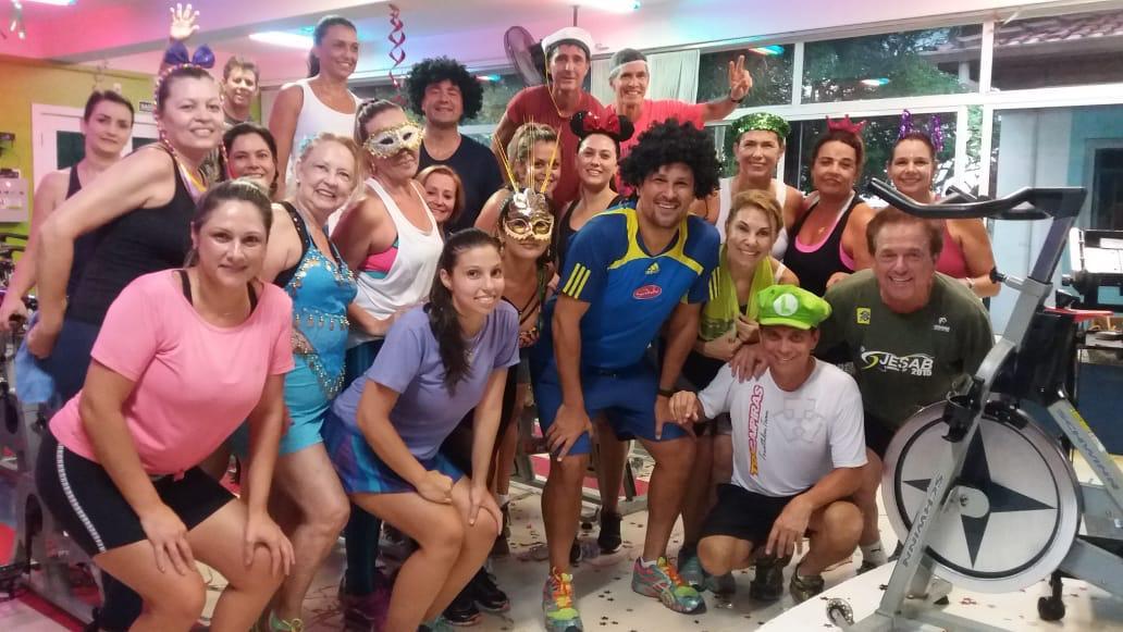 Spinning permite gastar muitas calorias sem depender do clima e longe dos perigos da rua