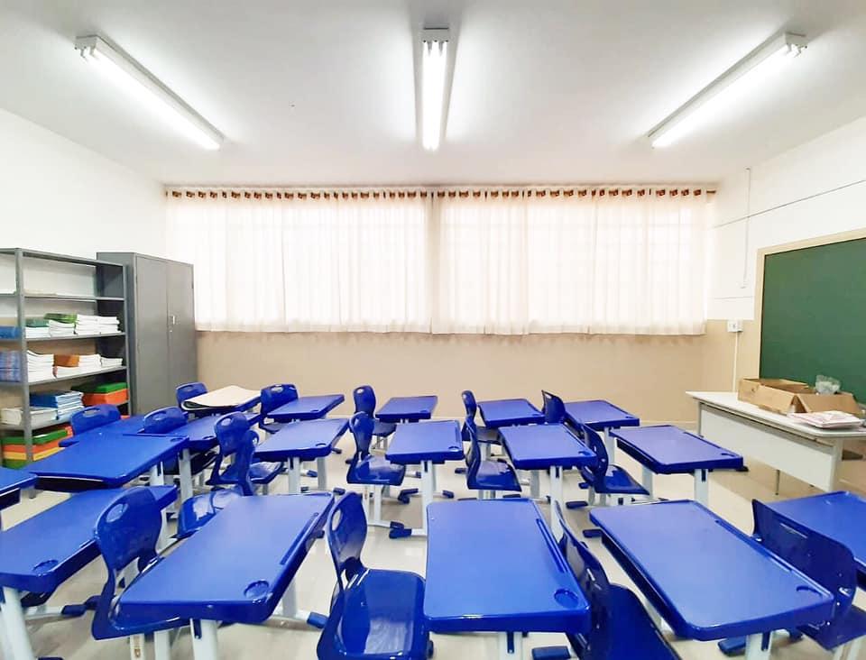 Educação adquire móveis novos para refeitórios e salas de aula das escolas