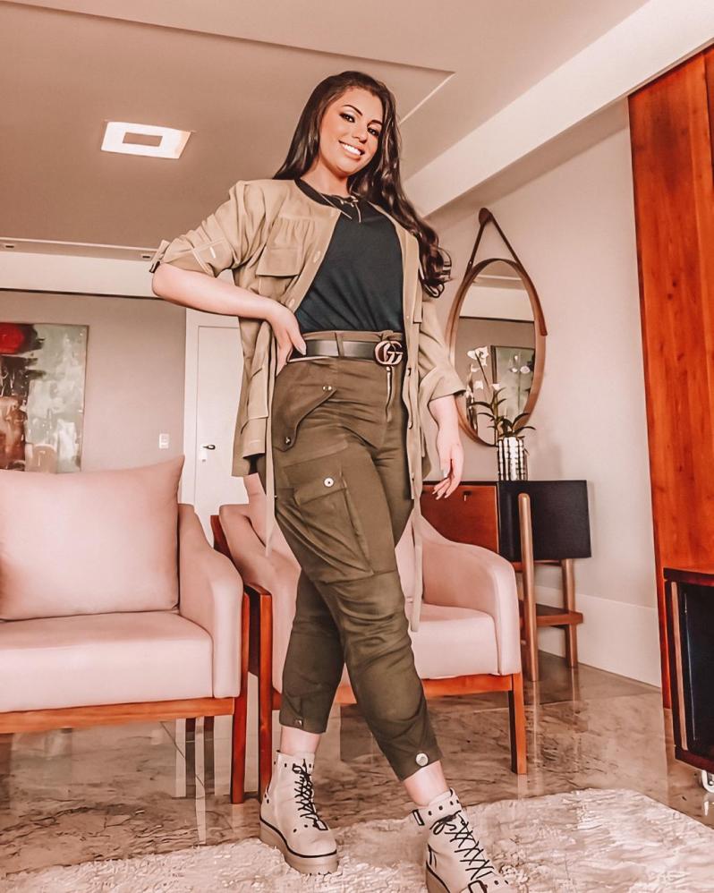 Influencer Josiele Cesino bomba no Instagram com lançamento de marca fitness