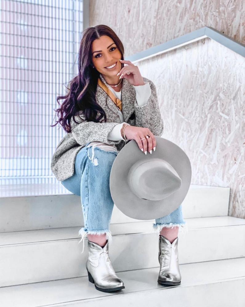 Influencer Josiele Cesino bomba no Instagram com lançamento de marca fitness