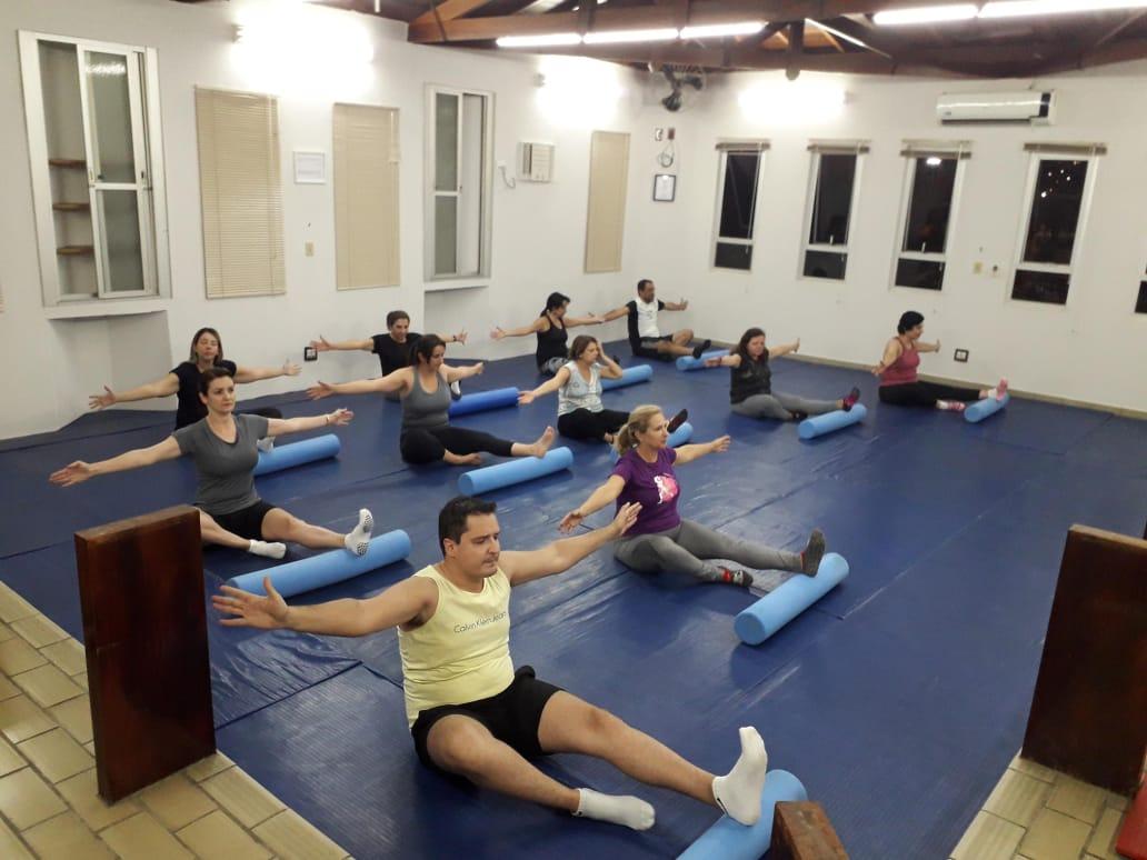 Aulas de pilates solo garantem melhora da força e flexibilidade