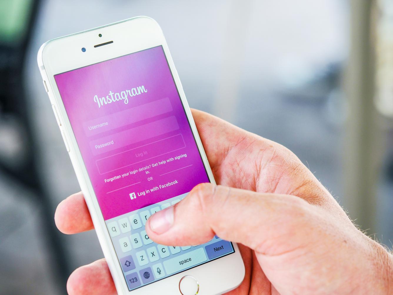 Influenciadora Digital é condenada a indenizar seguidora