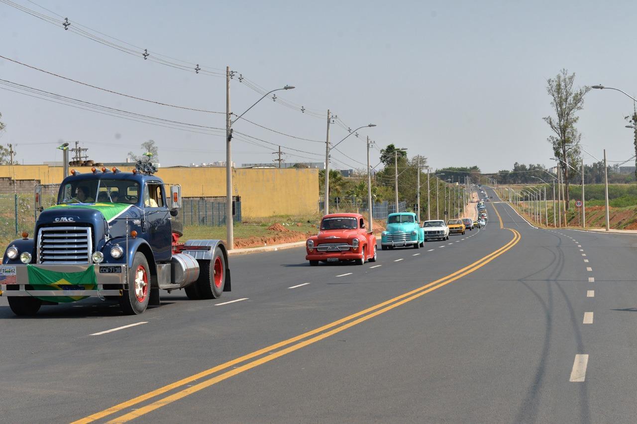 Passeio de carros antigos, motos e bikes celebra 194 anos de Limeira