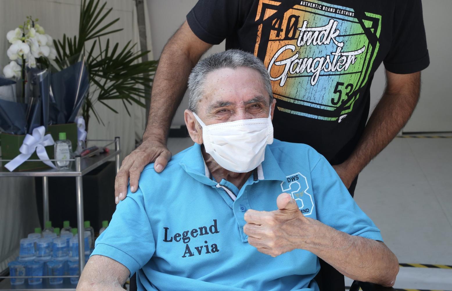 Hospital de Campanha do Ibirapuera dá alta ao último paciente e homenageia profissionais de saúde