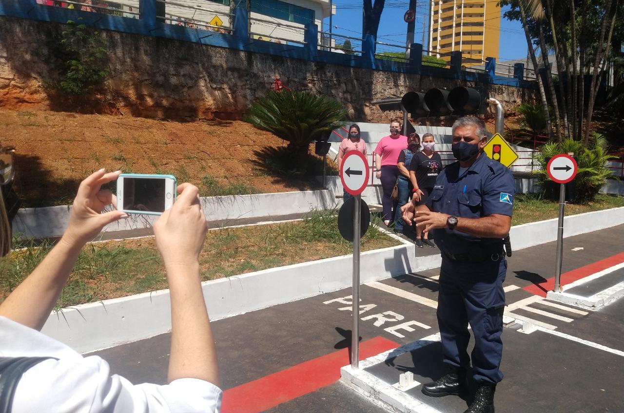 Professores gravam vídeo aula sobre Semana do Trânsito para alunos em período de quarentena