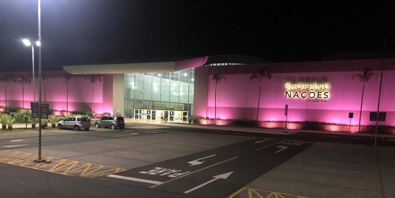 Fachada do Shopping Nações em Limeira muda de cor no Outubro Rosa
