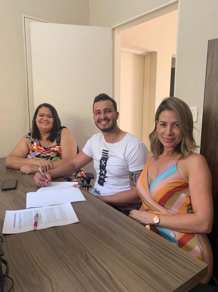 Cantor Marcos Cambrais é o novo contratado do SBT no Programa Seja Você