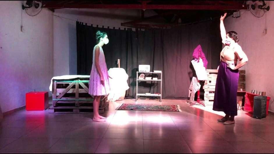 Escola Juliana Leite apresenta “Há Flores na Guerra”