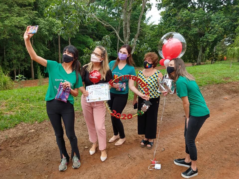 Alunos da rede municipal de Cordeirópolis têm “formatura drive” no Ensino Infantil