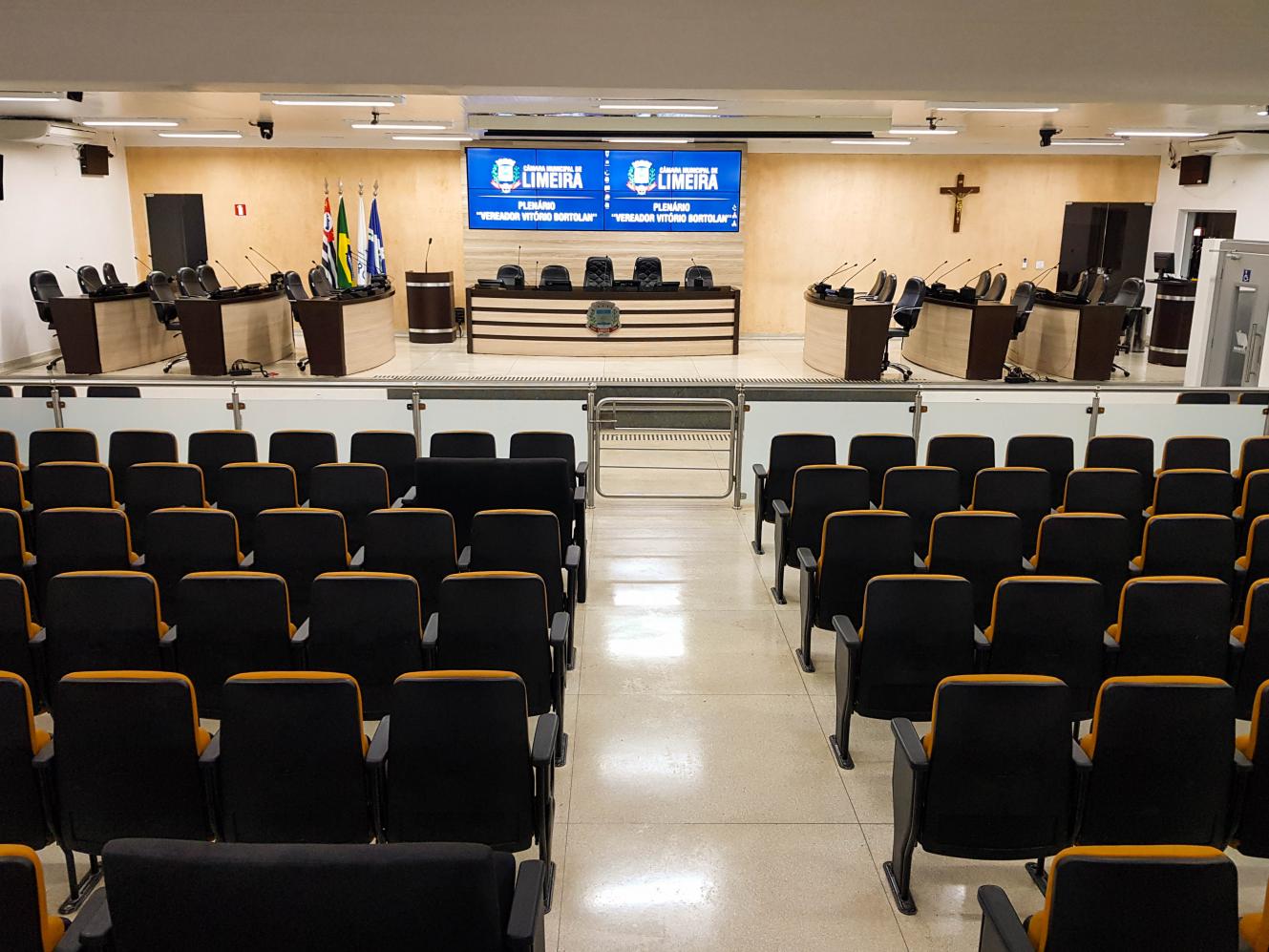 Vereadores, prefeito e vice-prefeita de Limeira serão empossados em sessão restrita aos eleitos