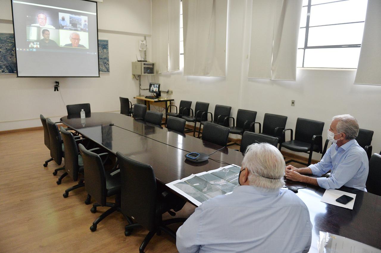 Prefeito de Limeira discute retomada do aeroporto