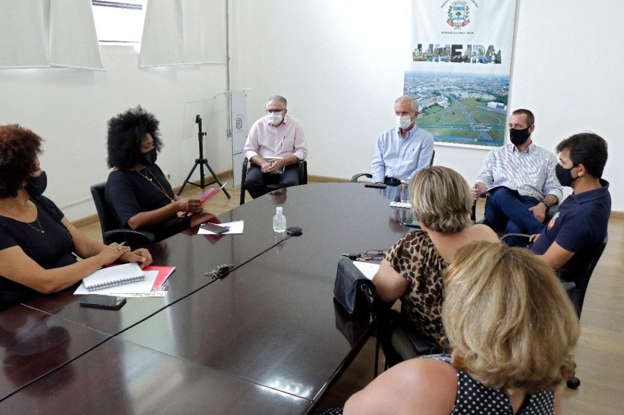 Prefeito e secretários de Limeira recebem entidades sindicais