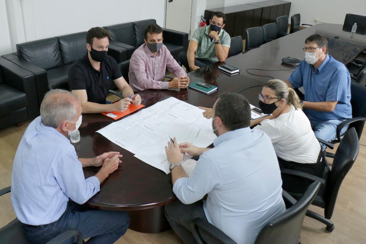 Lojas Cem apresentam investimento de R$ 7 milhões ao prefeito de Limeira