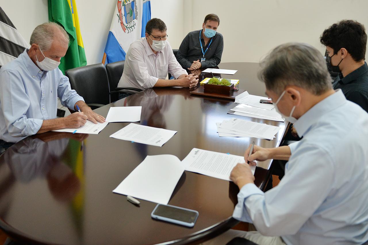 Renovado convênio com a Jucesp