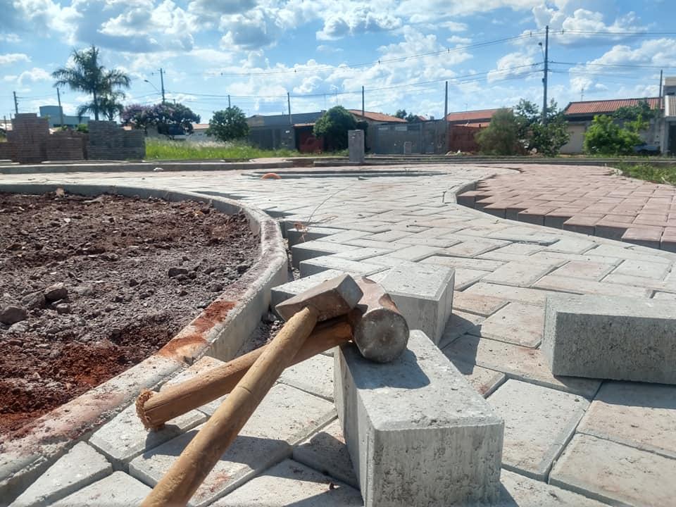 Construção da Praça do Jardim São Francisco em Cordeirópolis já está 60% concluída