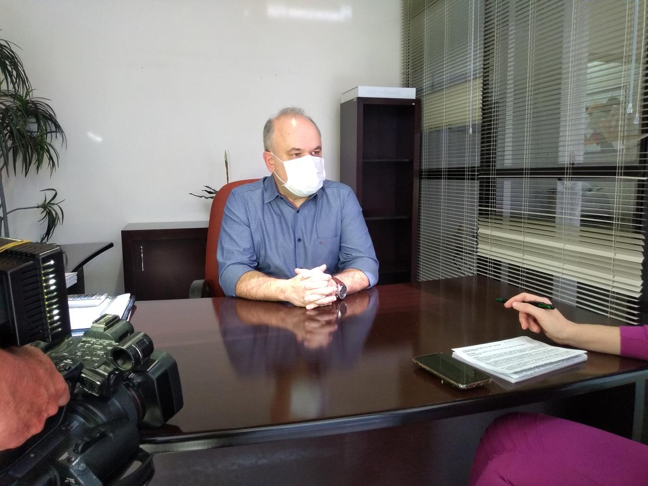 Pandemia: um ano de guerra e milhares de mortos 