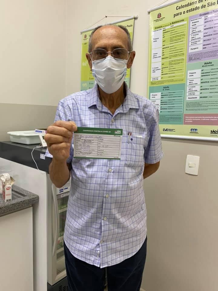 Ex-prefeito José Geraldo Botion foi vacinado com a primeira dose da Coronavac