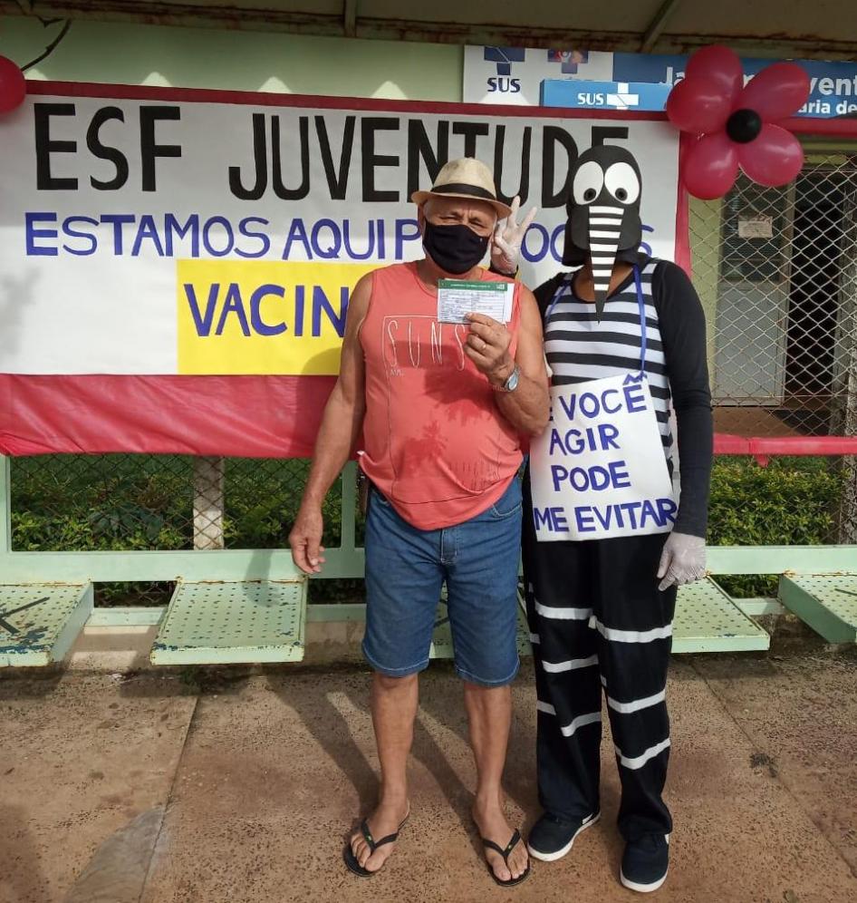 Moradores de Cordeirópolis recebem orientações sobre dengue e covid em Posto de Saúde